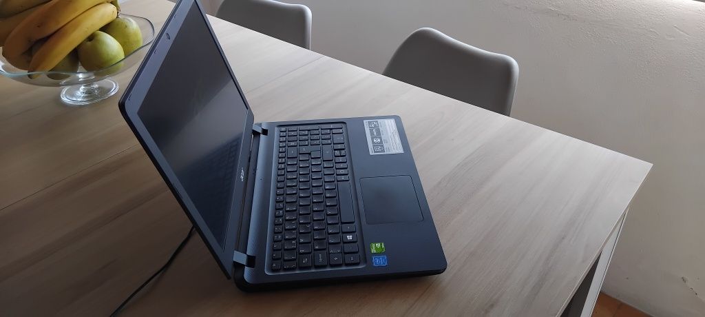 Portátil Acer Aspire ES15 – Vende-se no estado (bateria avariada)