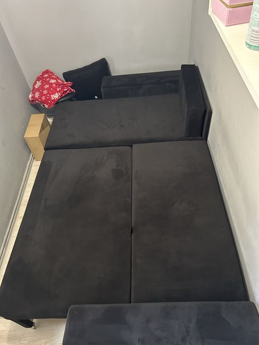 Czarny narożnik z funkcją spania