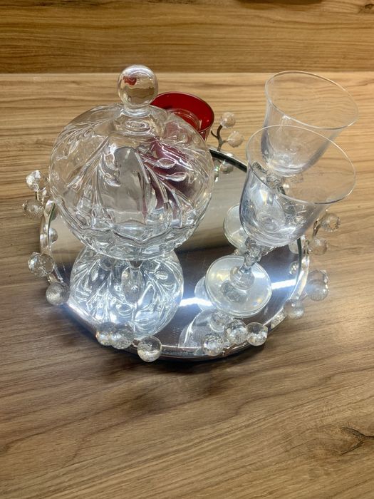 Srebrna taca z lustrem