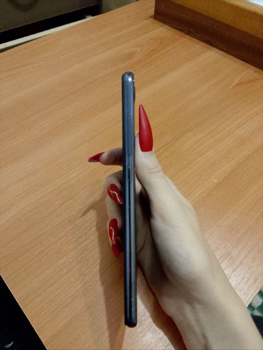 Продам б/у смартфон Xiaomi Mi 8 Lite в хорошем состоянии