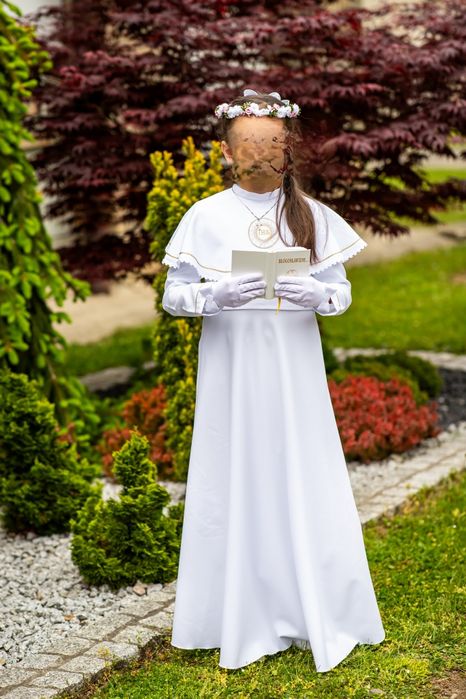 Piękna alba komunijna