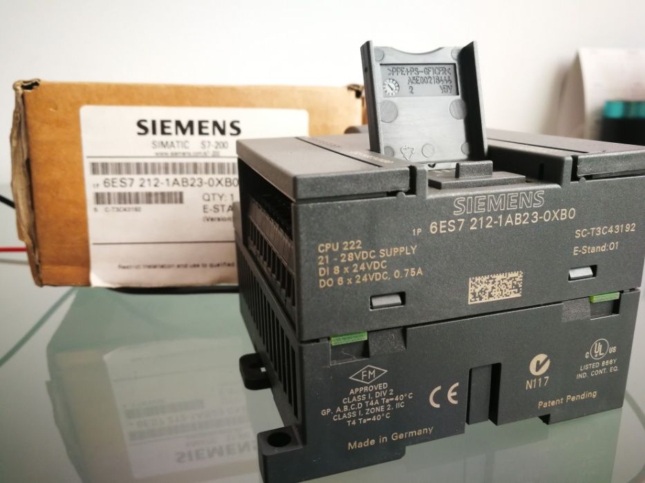 Vendo SIEMENS s7-200 CPU 222 24/24/24DC