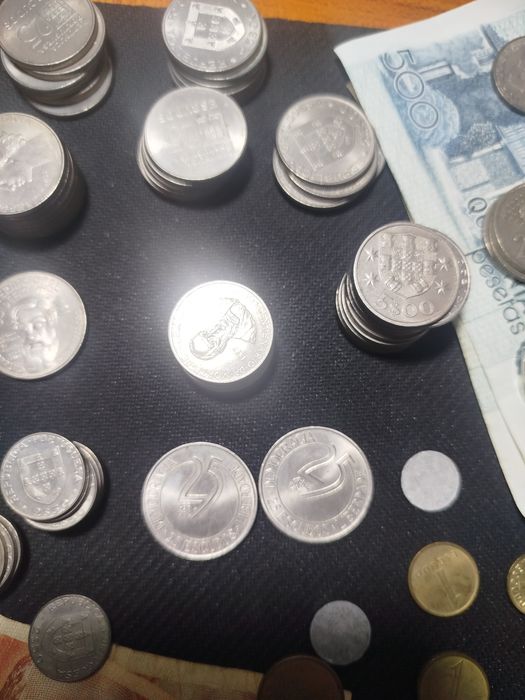 Dinheiro antigo escudos e pesetas