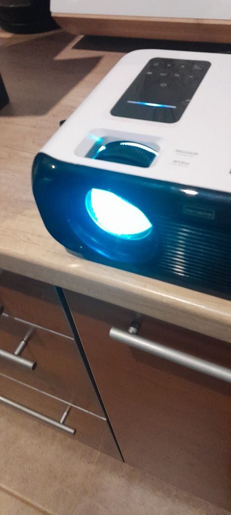 Projektor Plus ekran