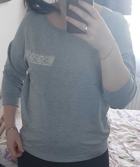 Szara bluza z kieszonką