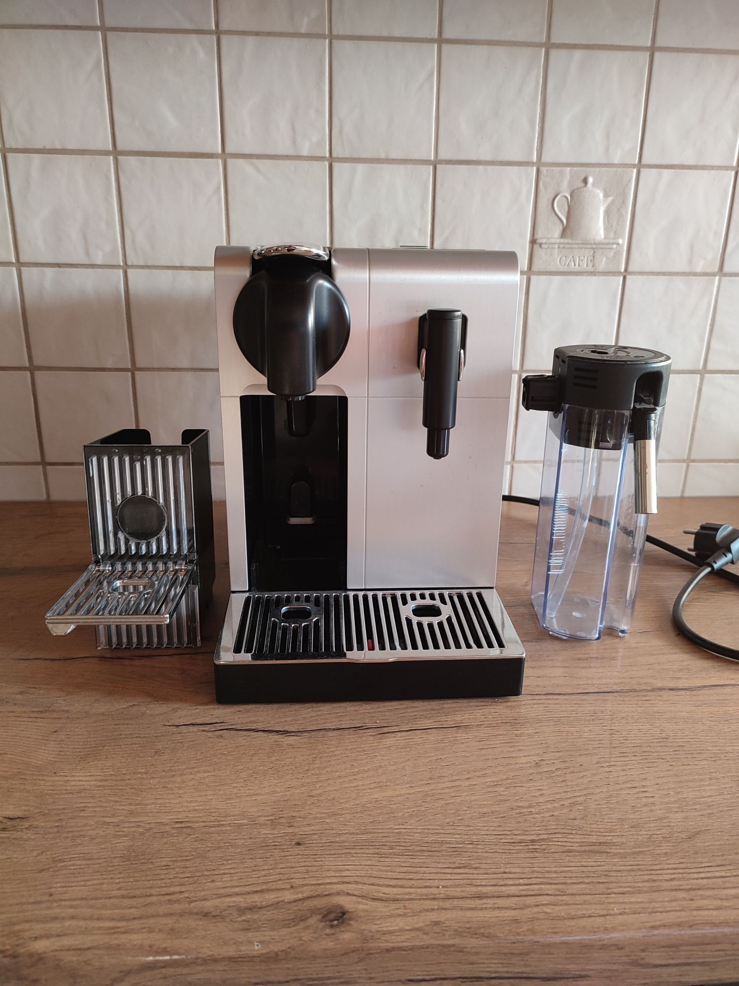 Ekspres do kawy DeLonghi Lattissima Pro EN750.MB