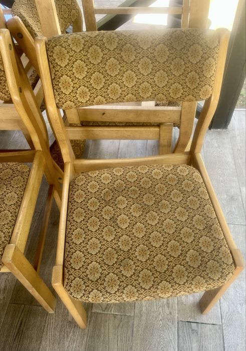 Sprzedam komplet 6 krzeseł