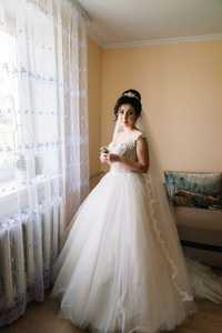 Весільна сукня( плаття)