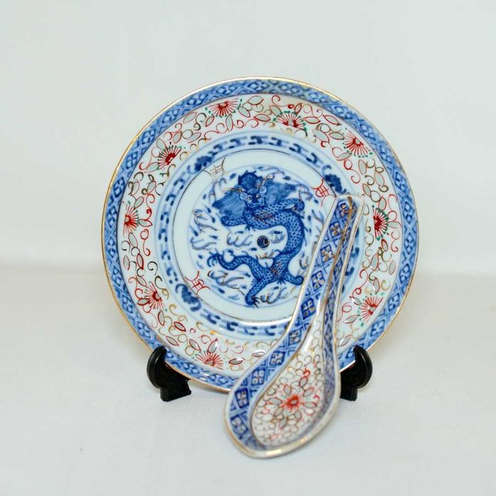 Conjunto de prato e colher japonesa