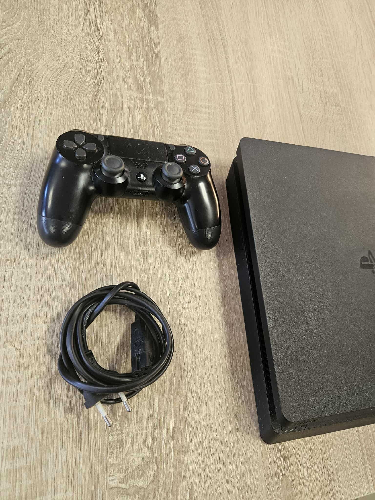 Konsola Sony Playstation 4 PS4 Slim 500 GB + pad CUH-2216A