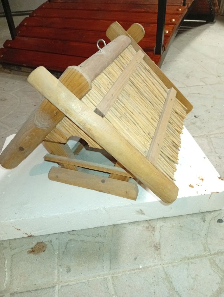 Sprzedam karmnik,mostek ,doniczki drewniane