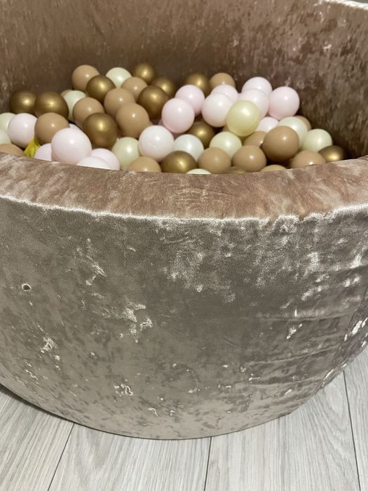 Дитячий сухий басейн з кульками
