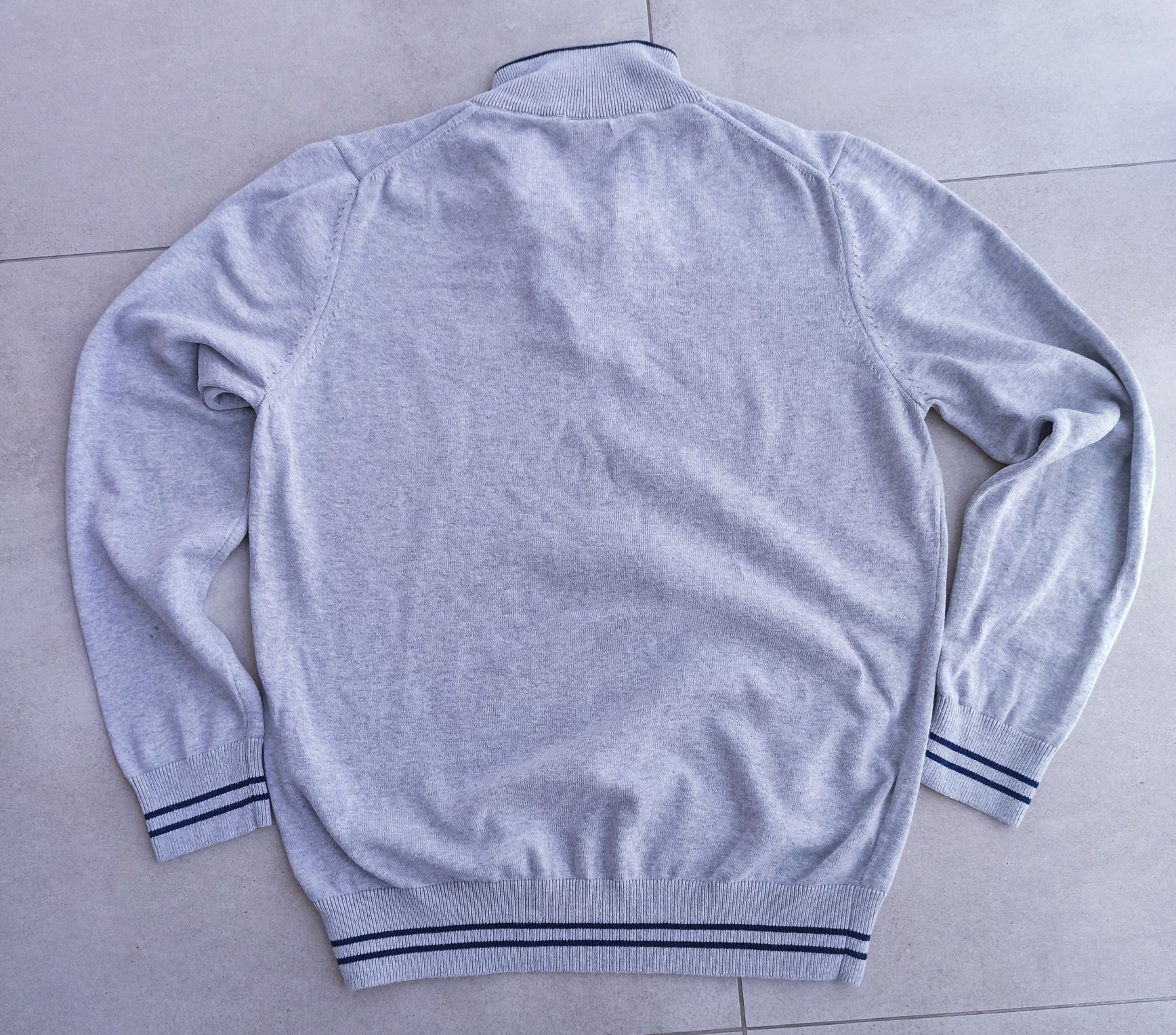 Hugo Boss  oryginalna  szara bluza ze  stójką  rozmiar M