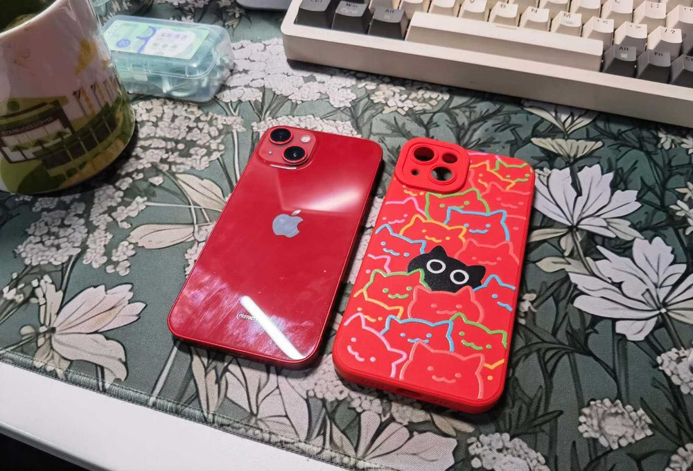 iPhone 13 128GB red with carrier lock