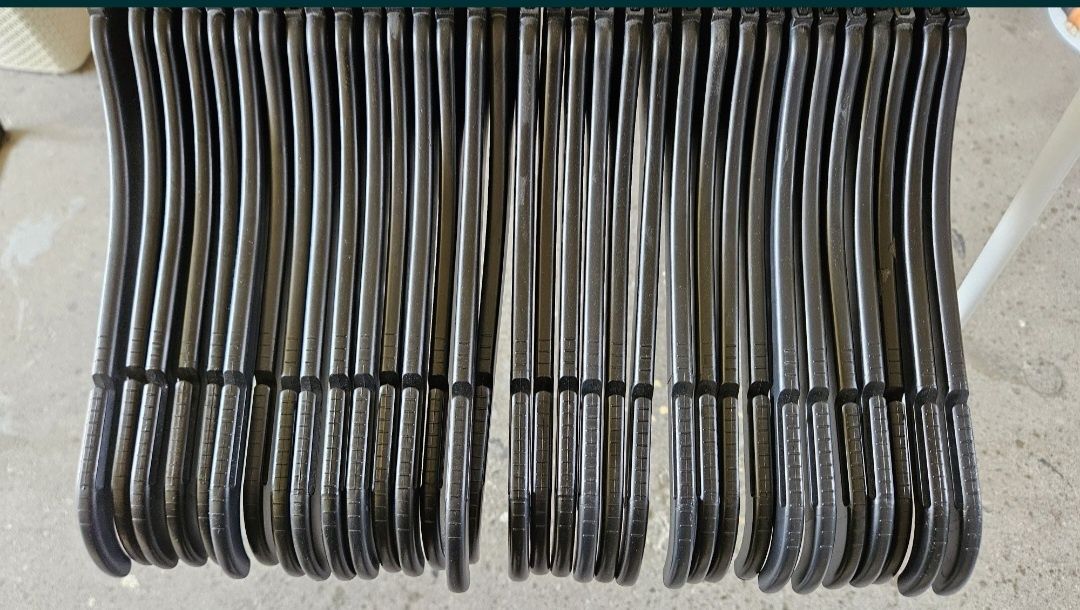 Duże Wieszaki XXL szerokość 45-47 cm 42 sztuki
Cena za całość