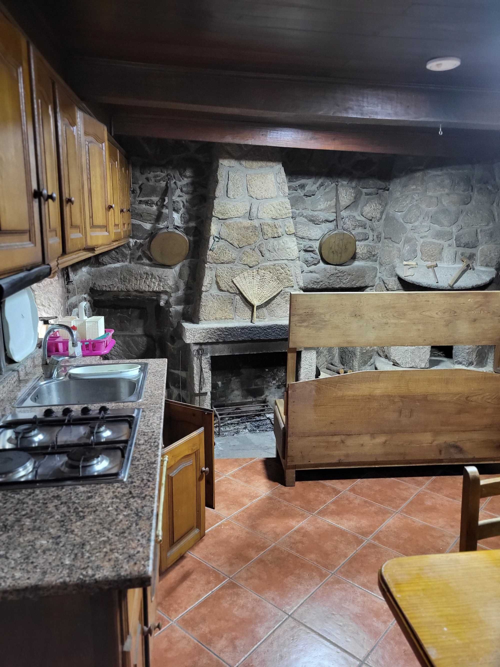 Casa Histórica T4 em Salto (zona Gerês, Cabeceiras Basto; Montalegre)