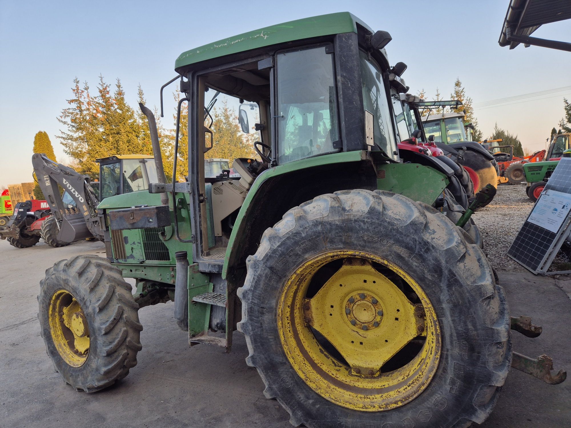 John deere 6110 . Uszkodzony.  Dla majsterkowicza.  Jeżdżący.