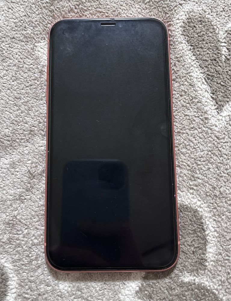 iPhone XR, 128 Гб з чохлами