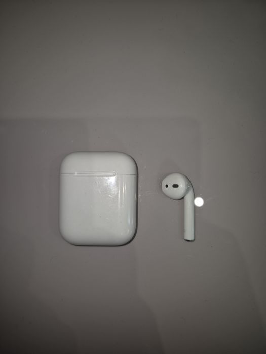 AirPods 2 кейс+правий наушник