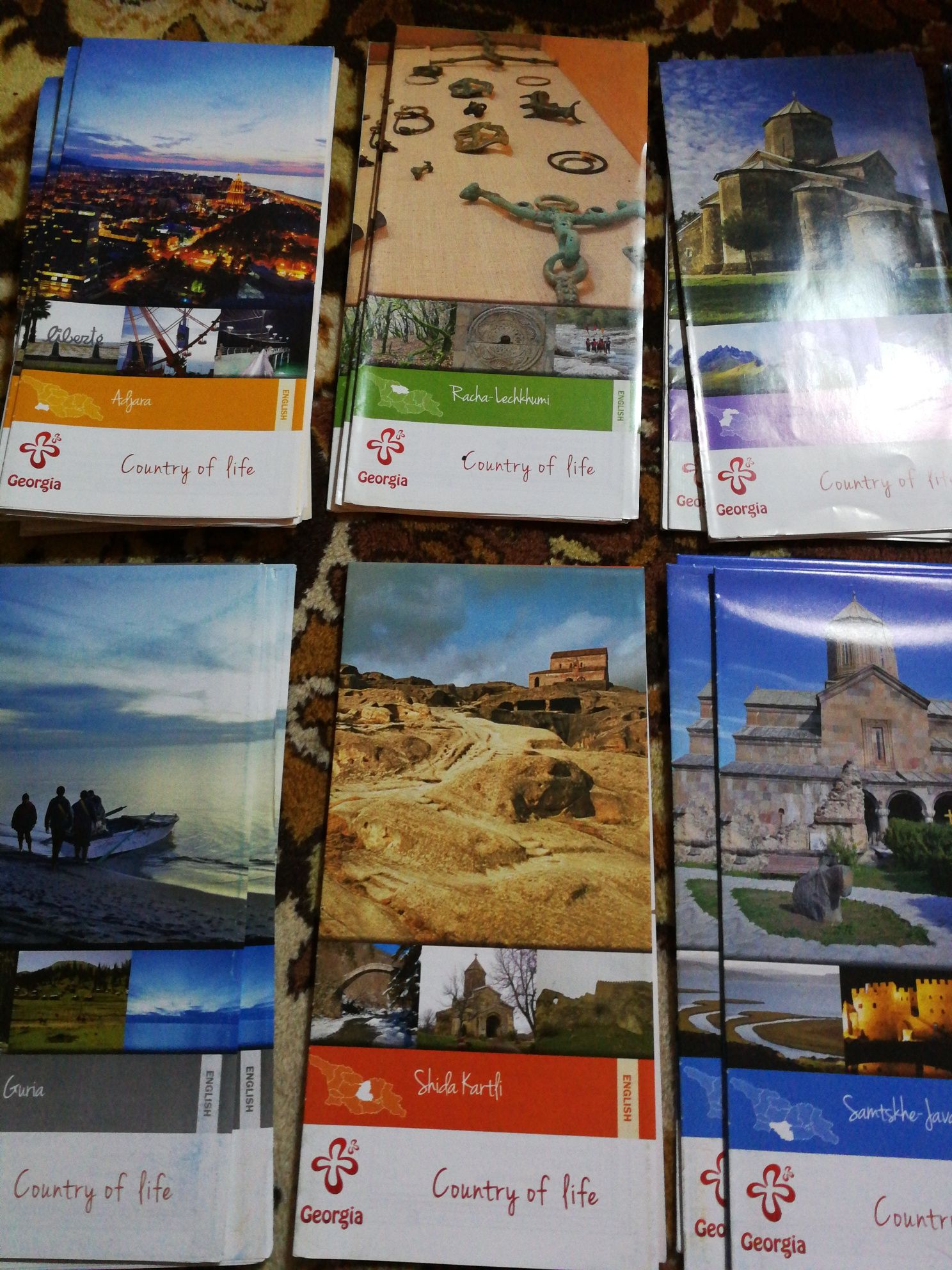 Gruzja - komplet folderów turystycznych wg regionów