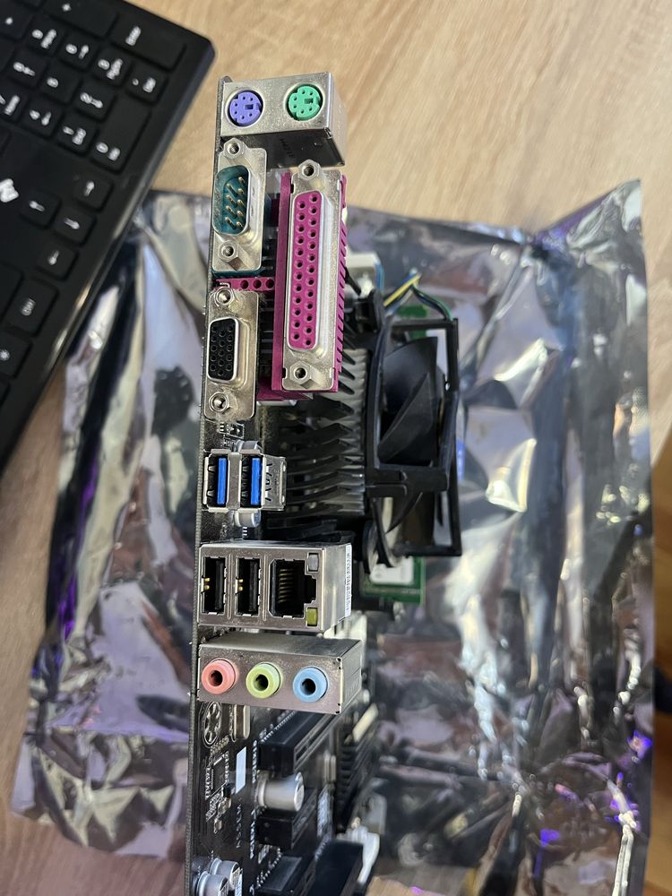 Процессор i5 4590, оперативная 8gb DDR3, материнская Gigabyte