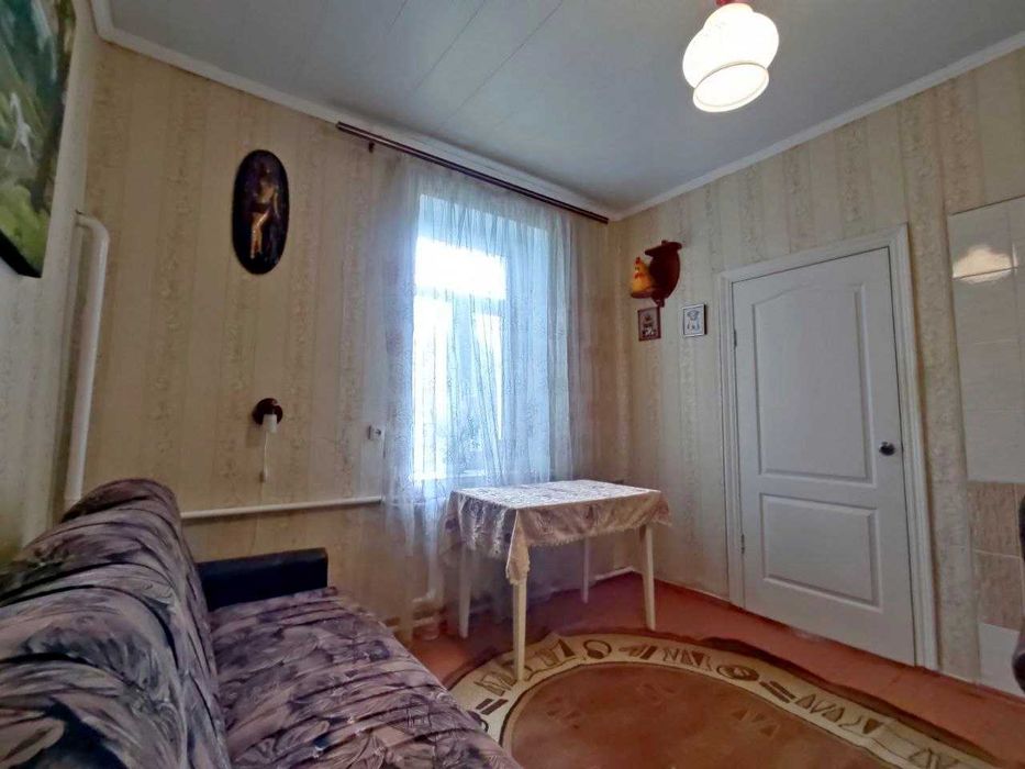 Продам частину будинку в гарному стані, з гаражем. (SP)