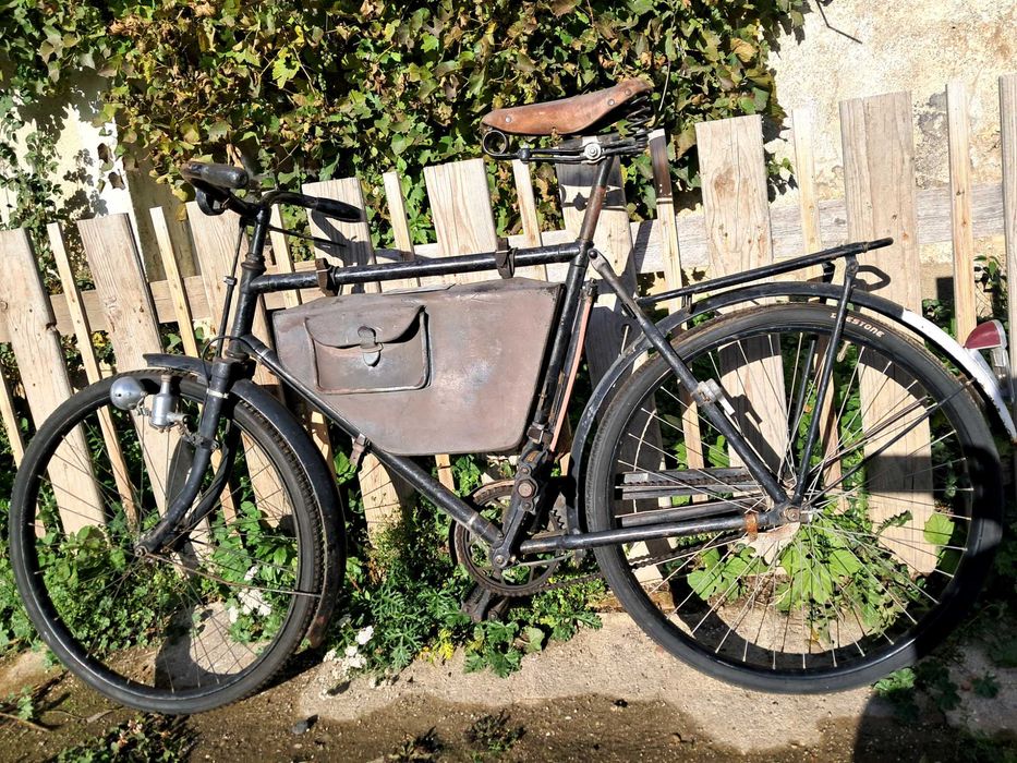 Stary szwajcarski rower wojskowy