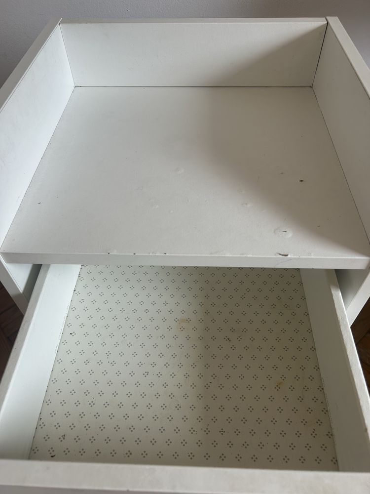 Mesa de cabeceira usada