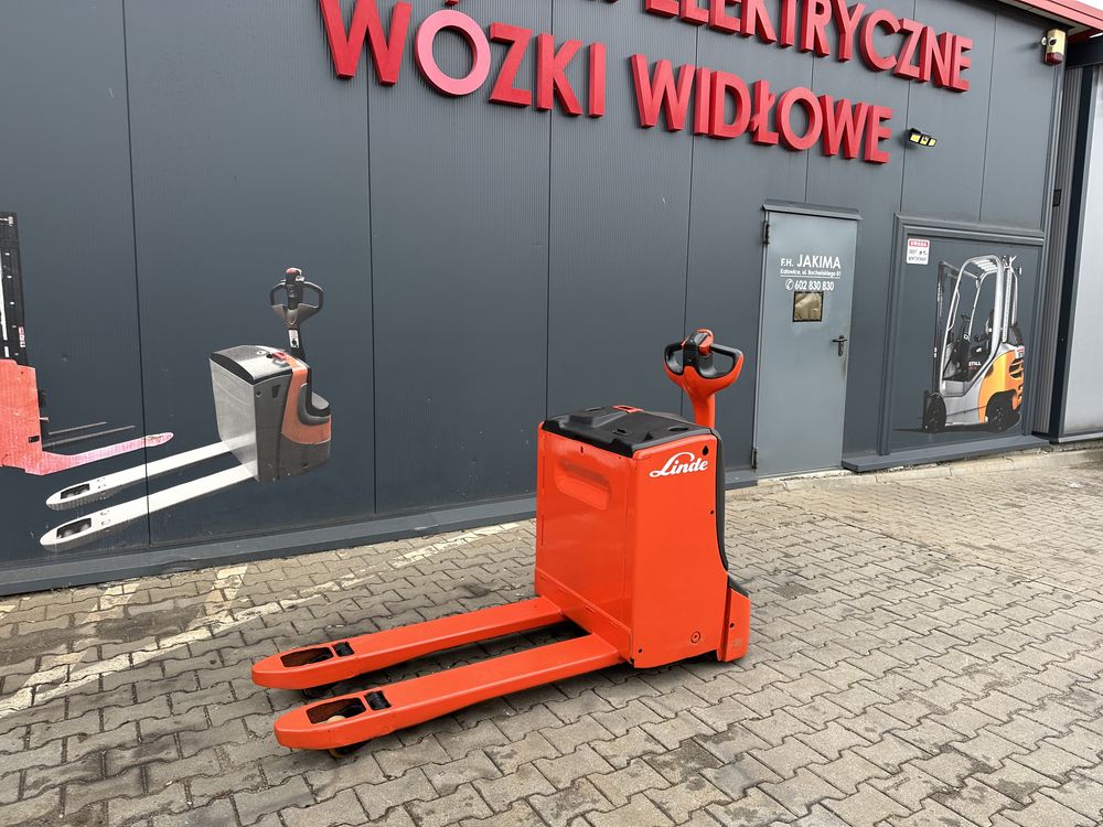 Paleciak elektryczny Linde T 18 z 2015 r wózek paletowy