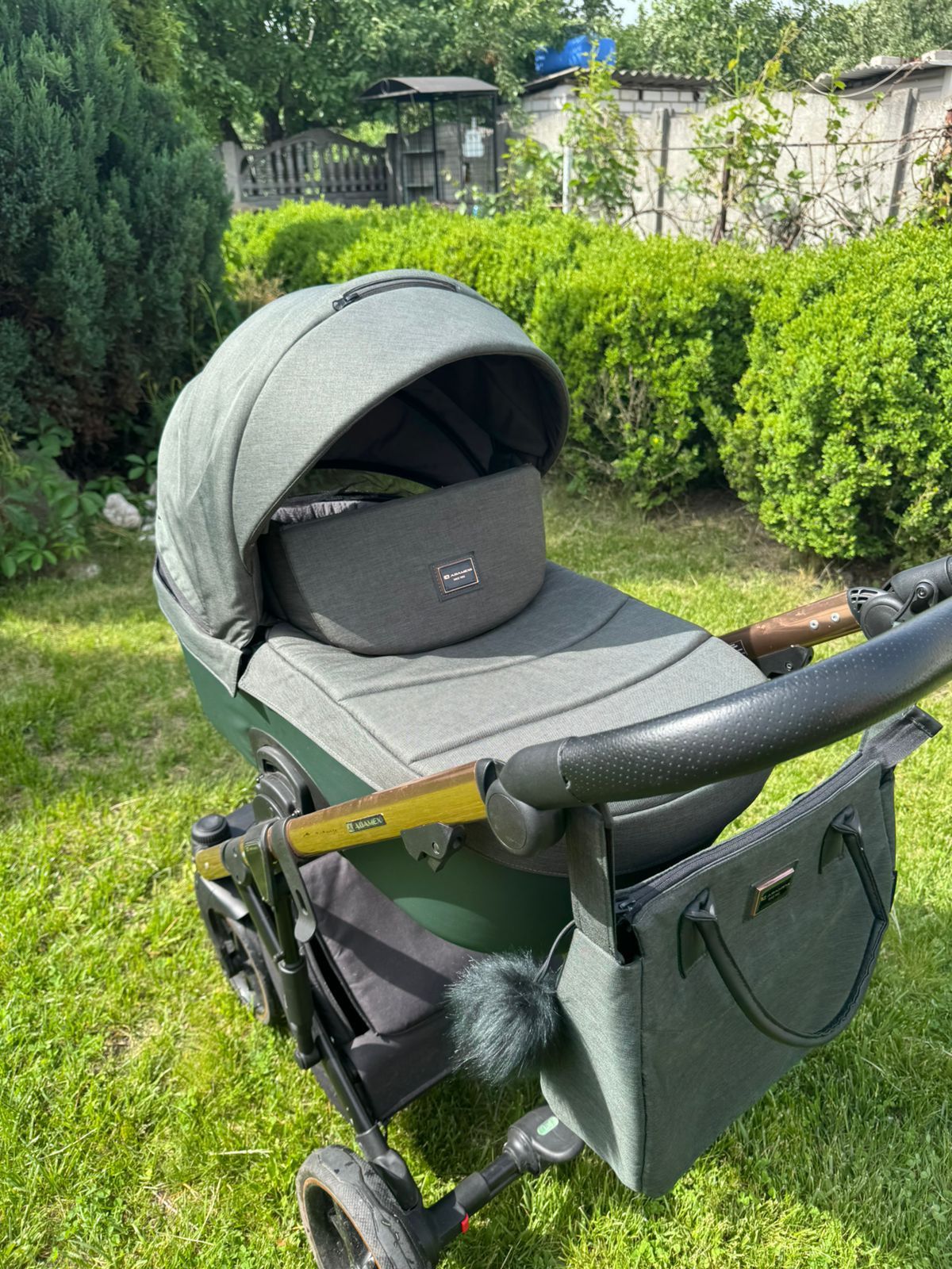 Продам дитячу  Коляску для новонароджених універсальну 2 в 1 Adamex