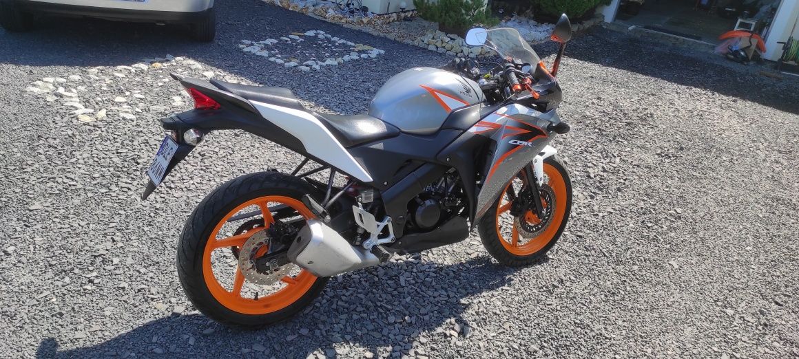 Honda CBR 125 R 2011 rok.