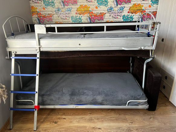 Sofa rozkładana na łóżko piętrowe