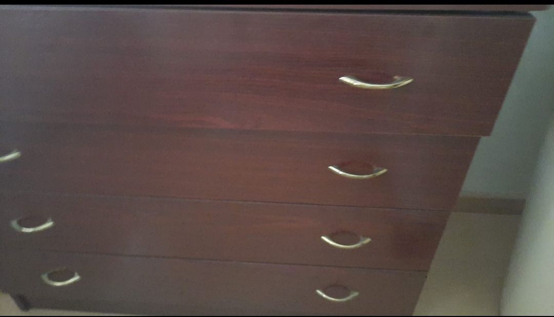 Comoda e mesas de cabeceira