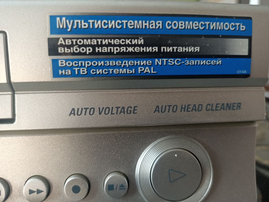 Відеомагнітофон  JVC