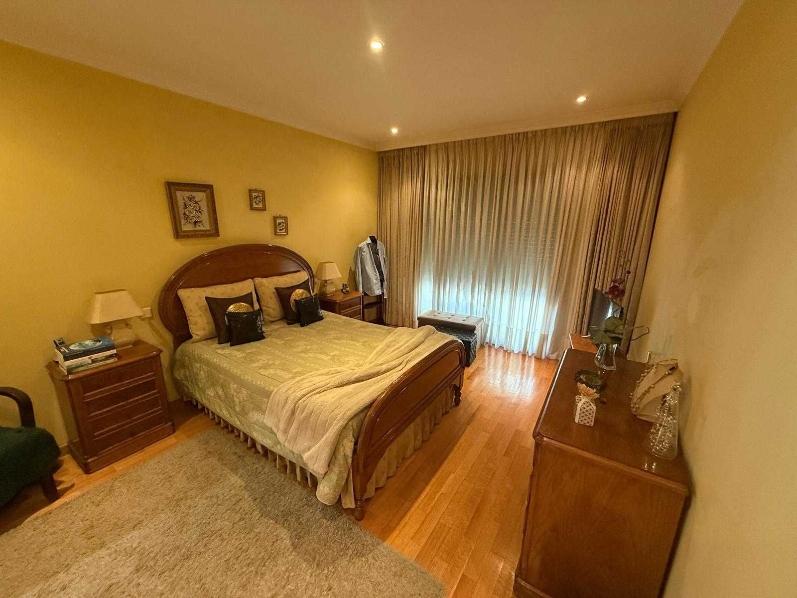 Apartamento T2 com garagem fechada_ S. Mamede Infesta_ Pedra Verde