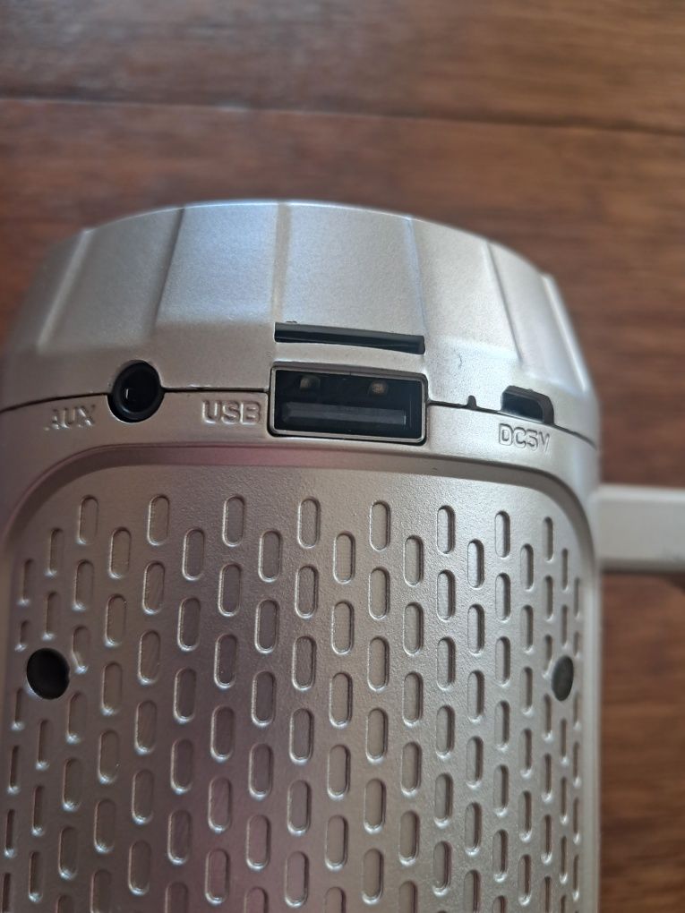 Radio USB z latarką