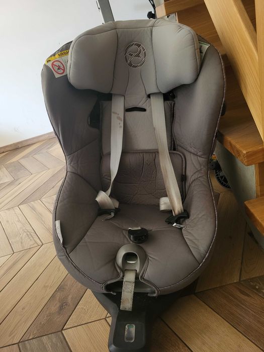 Fotelik obrotowy z bazą CYBEX