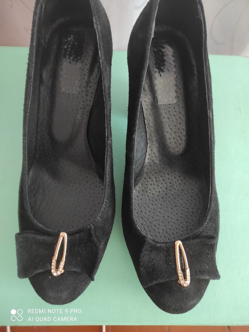 Туфли женские черного цвета натур замша