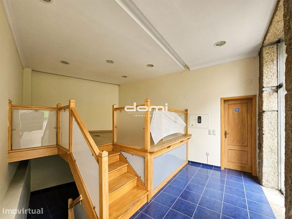 Loja ao nível do R/ Chão para arrendamento em São Pedro do Sul