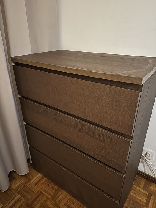 Vendo comoda castanha 4 gavetas malm