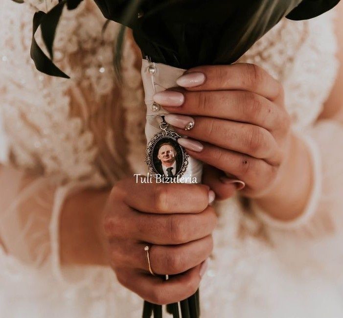 Medalion ze zdjęciem zmarłego do bukietu ślubnego taty mamy babci dzia