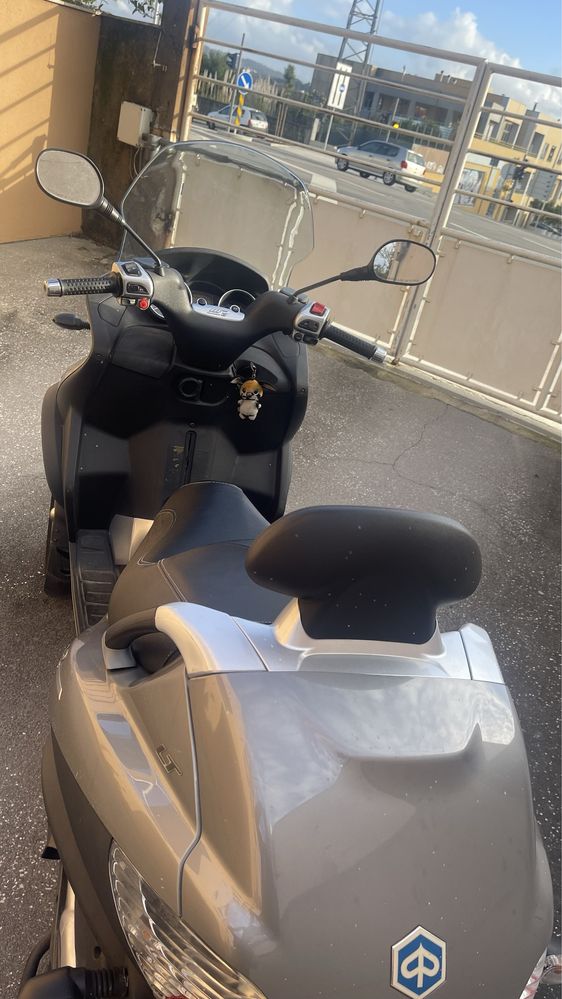 Piaggio MP3 400cc LT pode conduzir com carta de carro