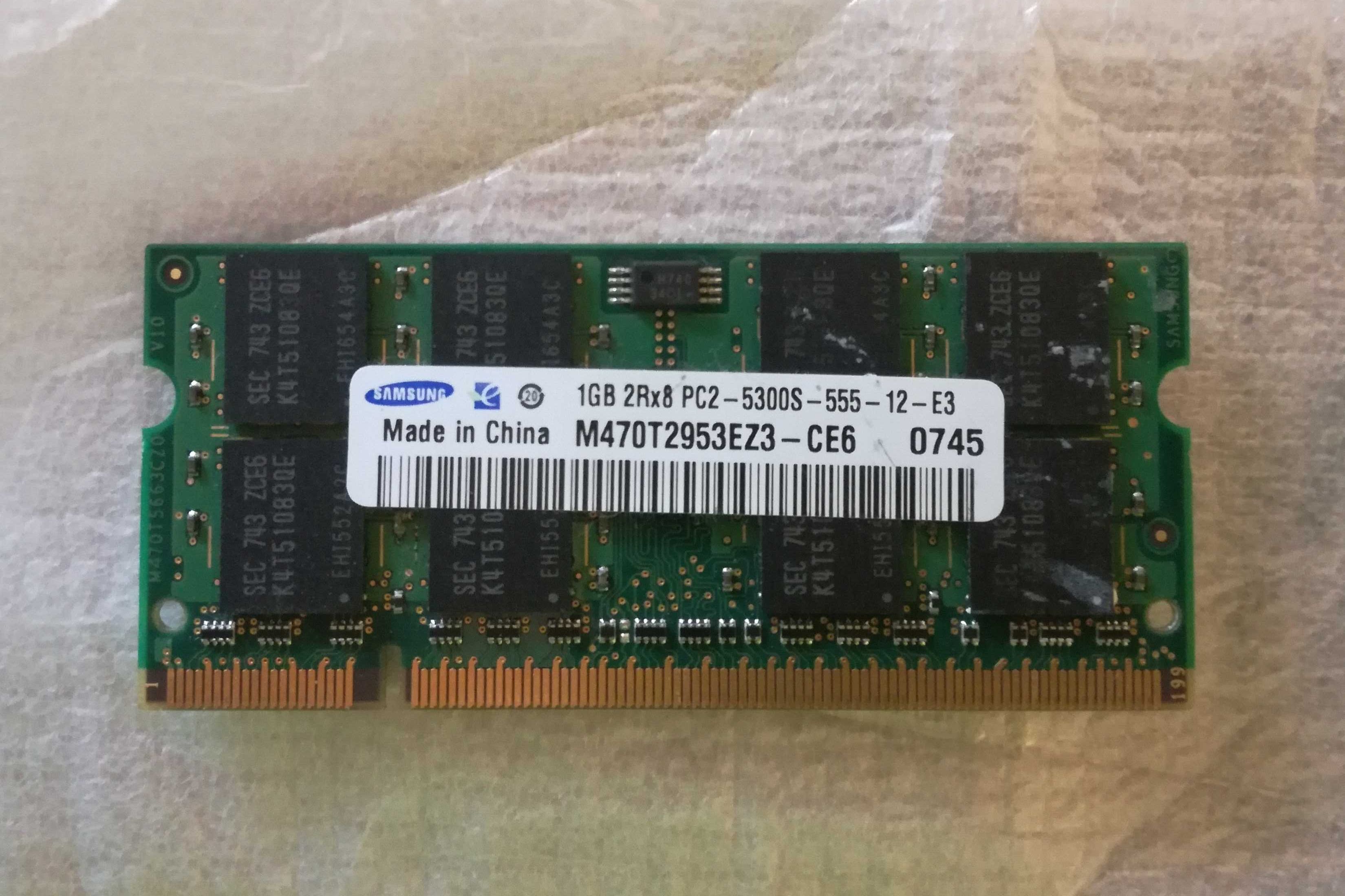 Memória RAM SAMSUNG 1GB 2Rx8 PC2-5300S-555-12-E3