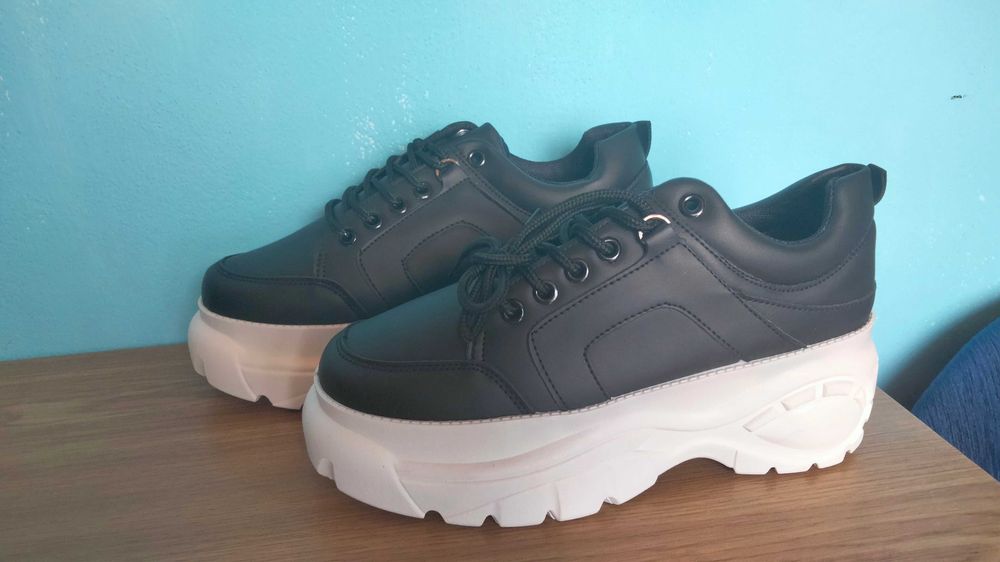 Nowe oryginalne czarne adidasy na platformie r 38