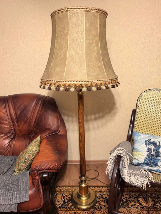 Lampa stojąca retro beżowa brązowa złota abażur z frędzlami antyk