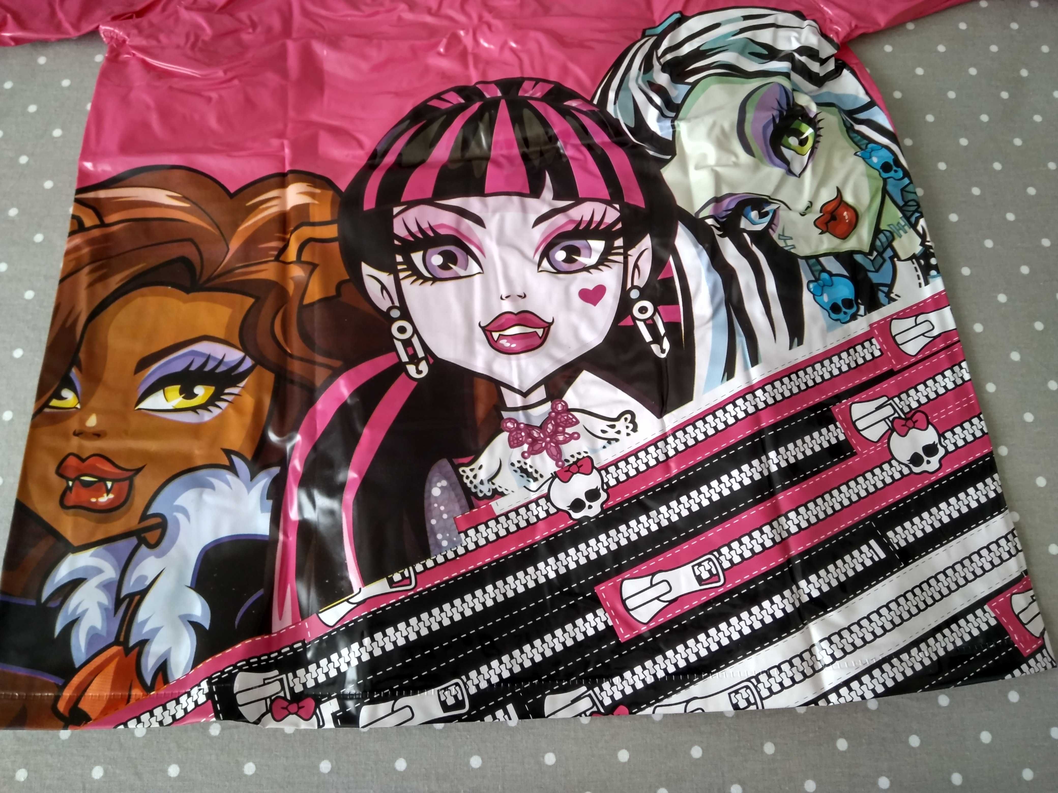 Conjunto de Capa para a chuva Luvas e Gorro das Monster High