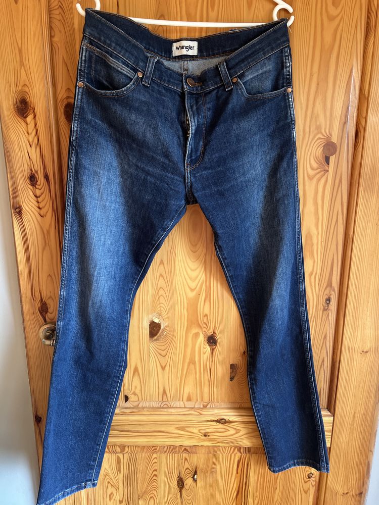 Sprzedam spodnie firmy Wrangler W32 L32 w odcieniu niebieskim