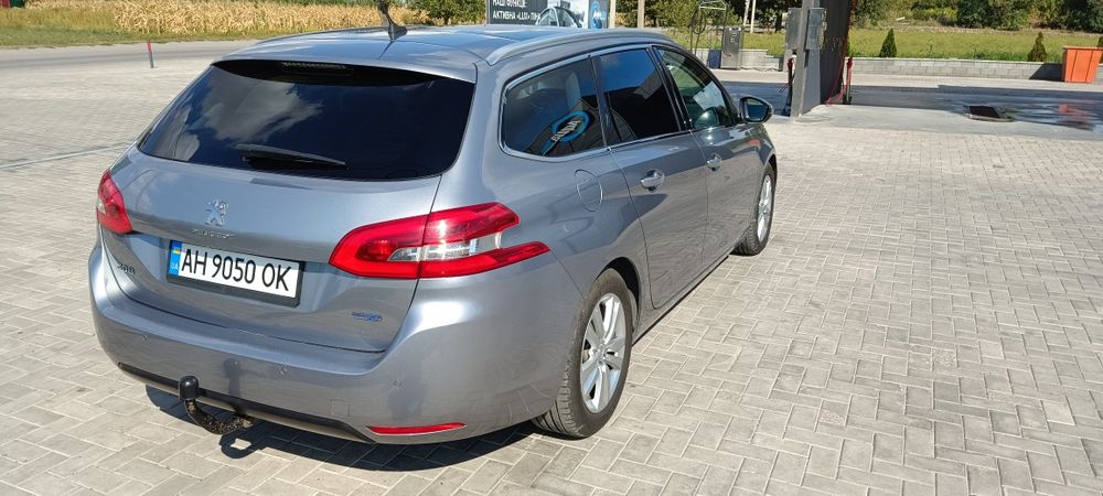 Peugeot 308 2015 року