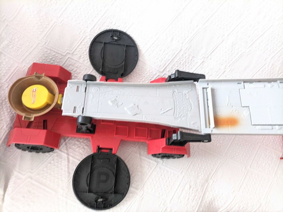 Hot Wheels Monster Trucks Down Hill Race & Go