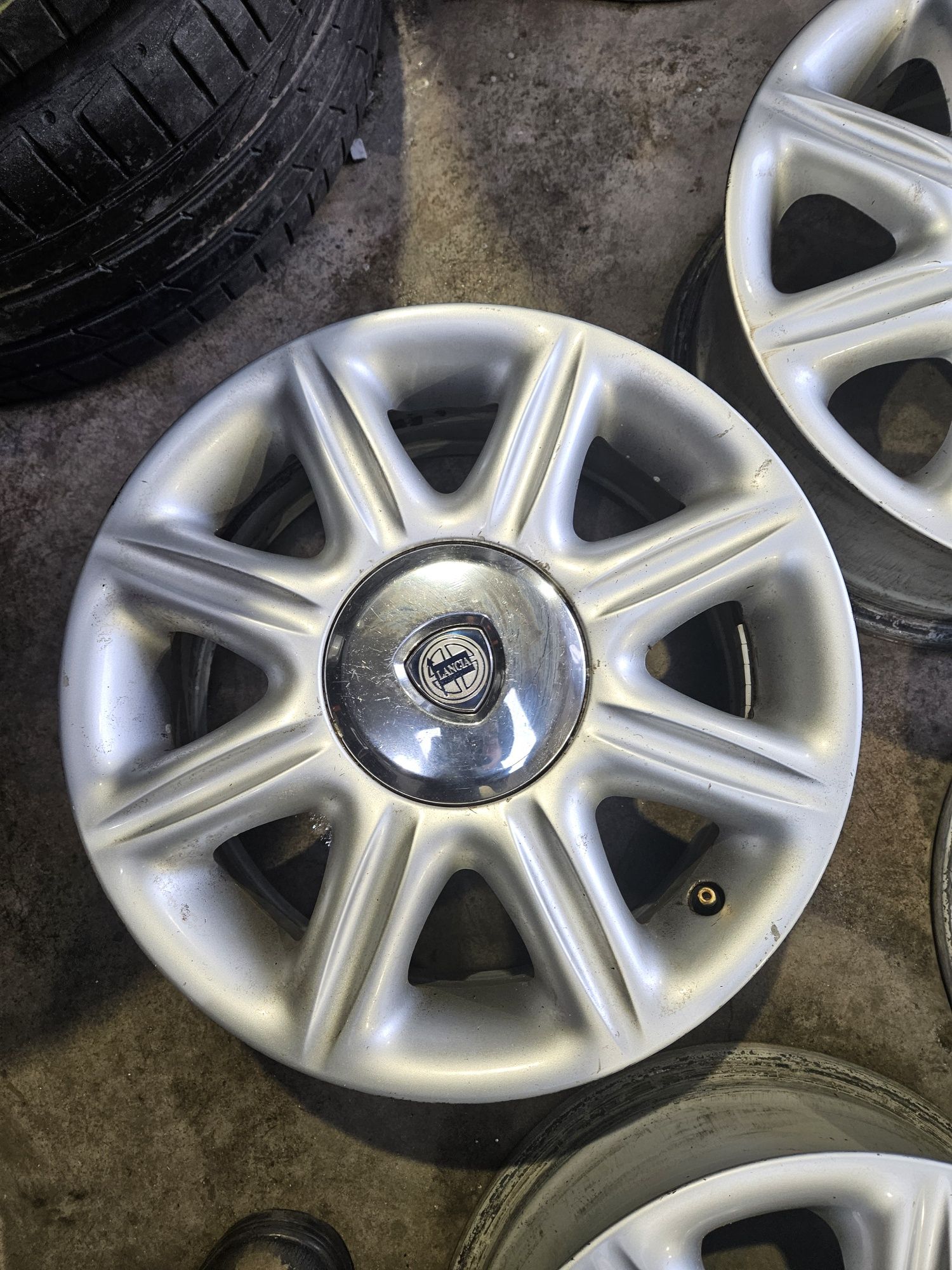 15 4x98 Felgi aluminiowe Lancia